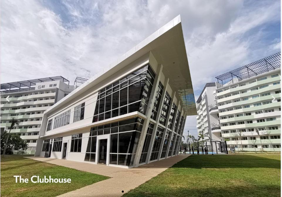The Residences At Commonwealth By Century Properties Quezon City Bagian luar foto